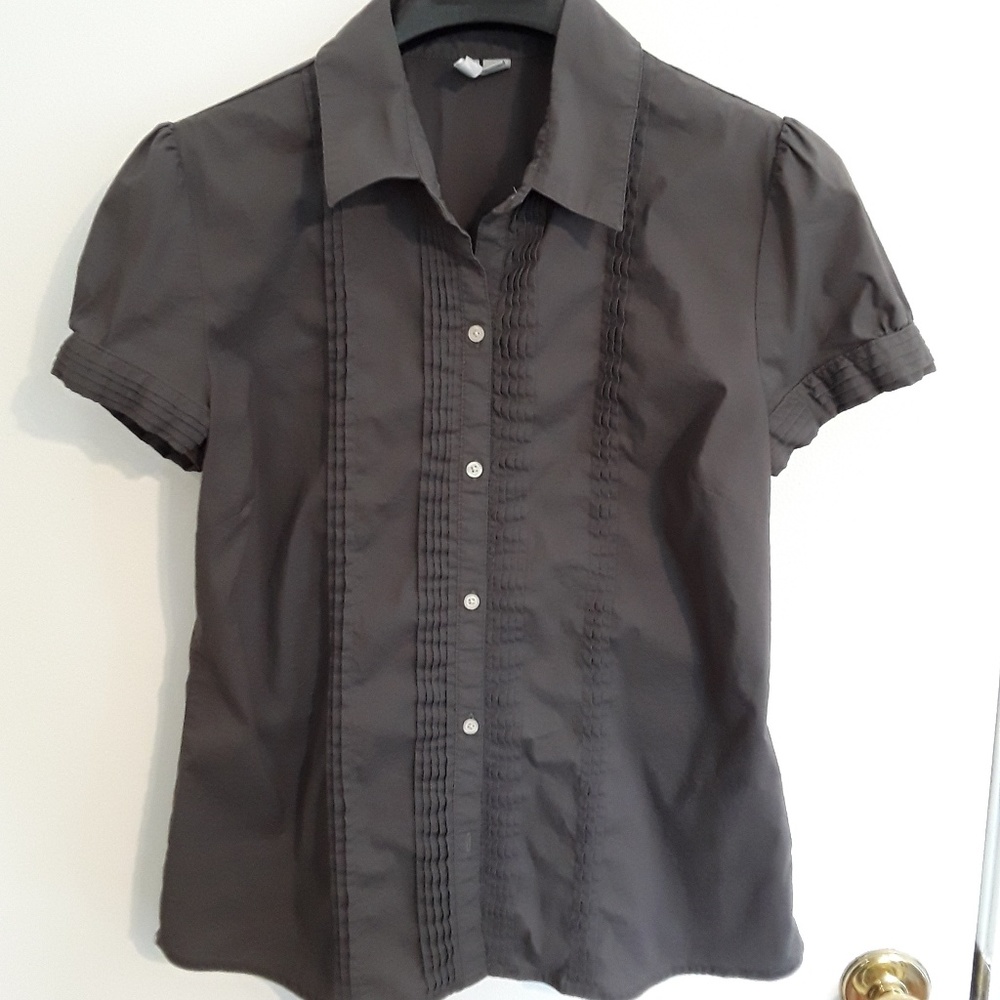Short sleeve button down